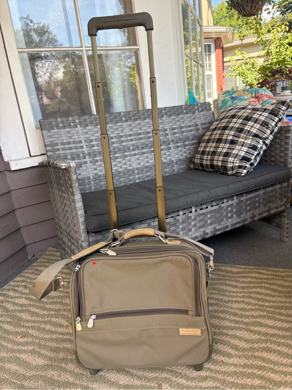 Briggs & Riley Olive Green Rolling Briefcase with Telescoping Handle